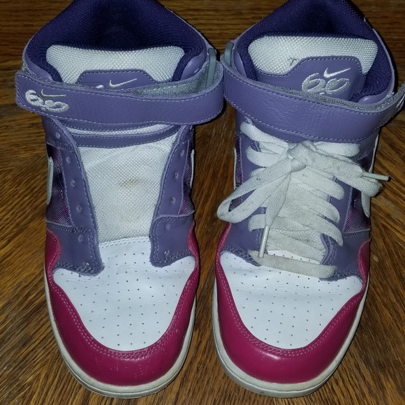 Nikes - Picture 2 of 2